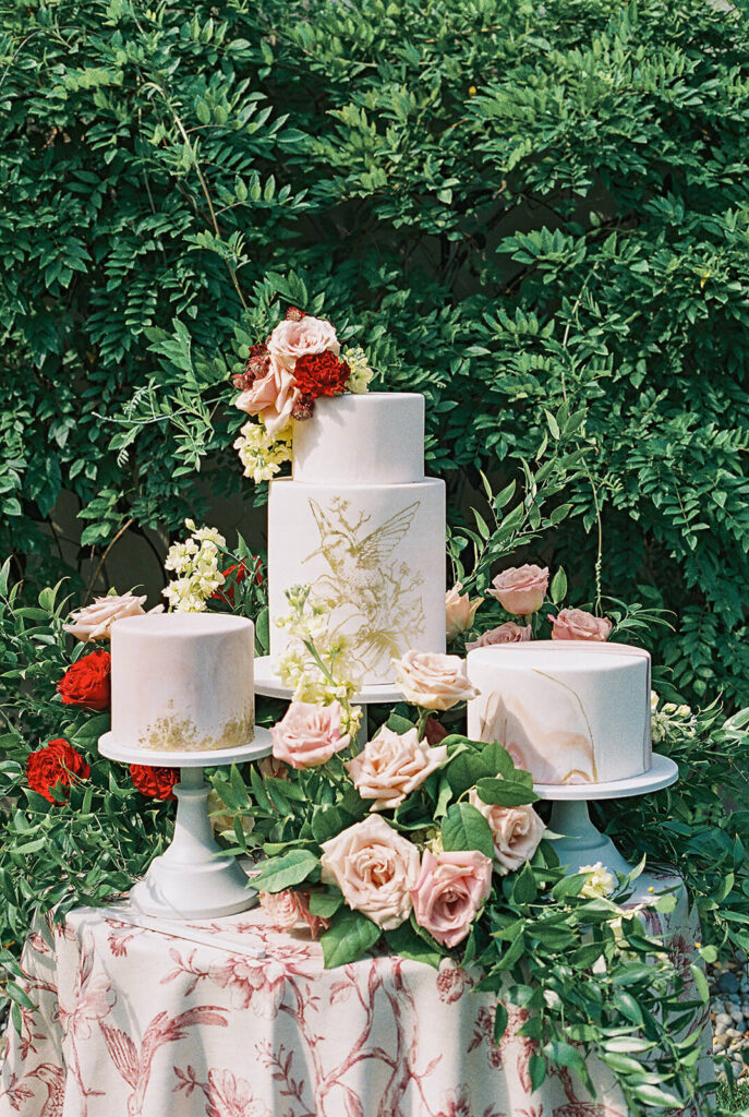 humming bird cake decorated with rose wedding