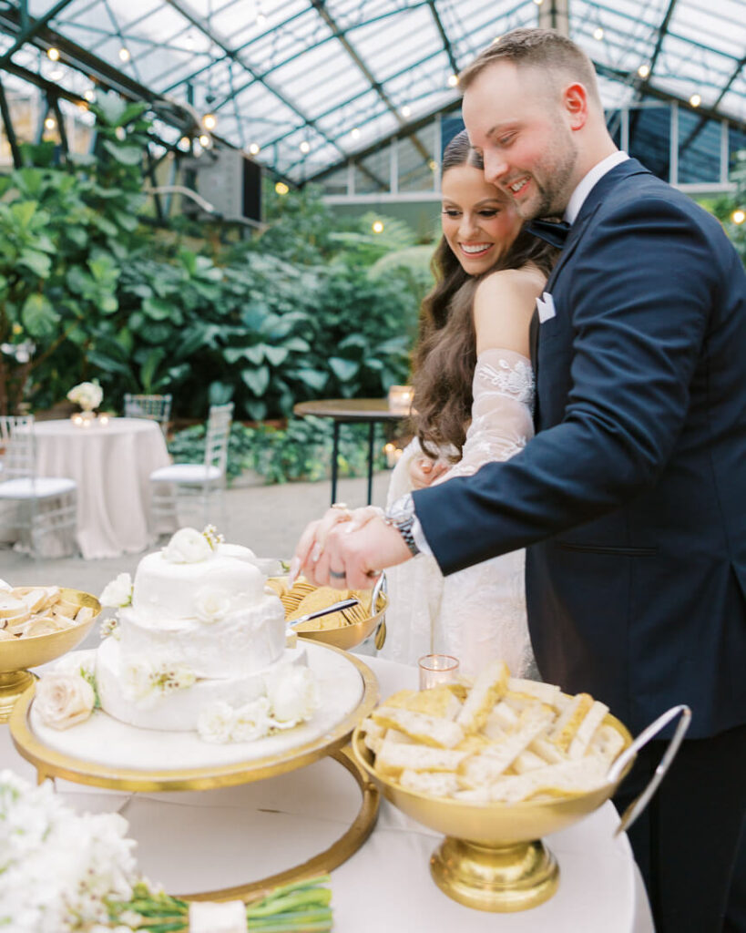 Planterra Conservatory wedding cake cutting bride and groom