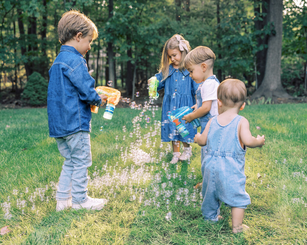 Richmond Indiana family session with kids bubble gun